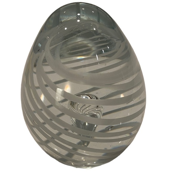 Art Glass Oval Paperweight with One Controlled Bubble Clear with White Swirls - Picture 3 of 11